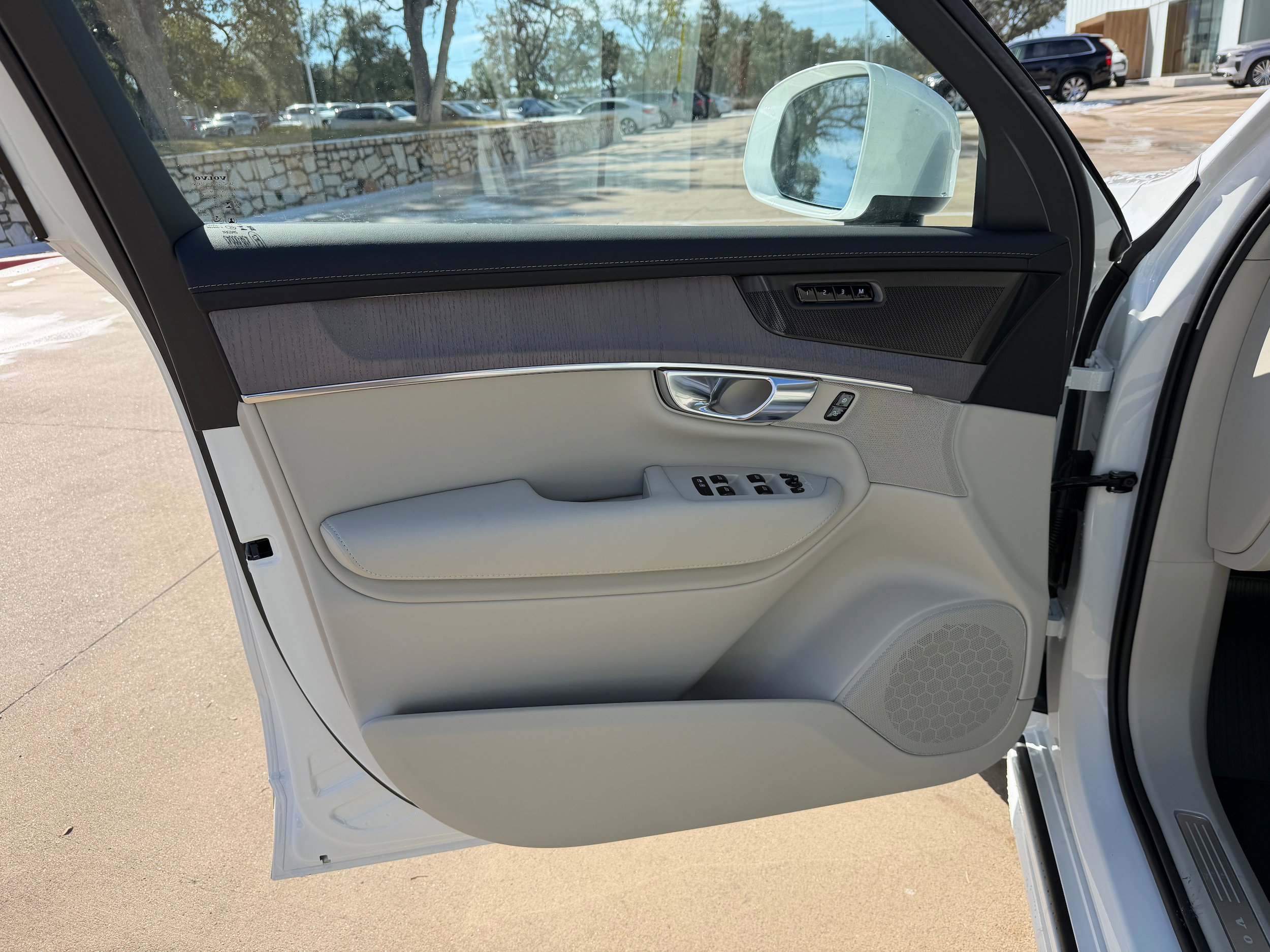 New 2026 Volvo XC90 B6 Ultra w/ Protection Package AWD/4WD image 18