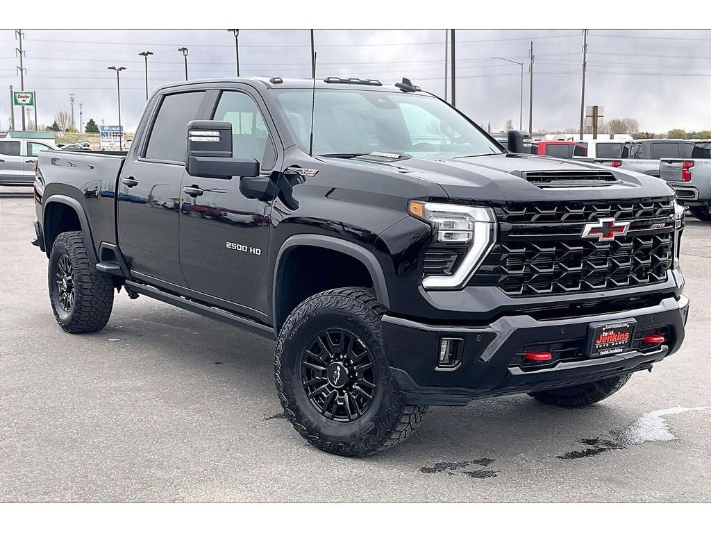 Used 2025 Chevrolet Silverado 2500 ZR2 w/ Technology Package AWD/4WD image 2