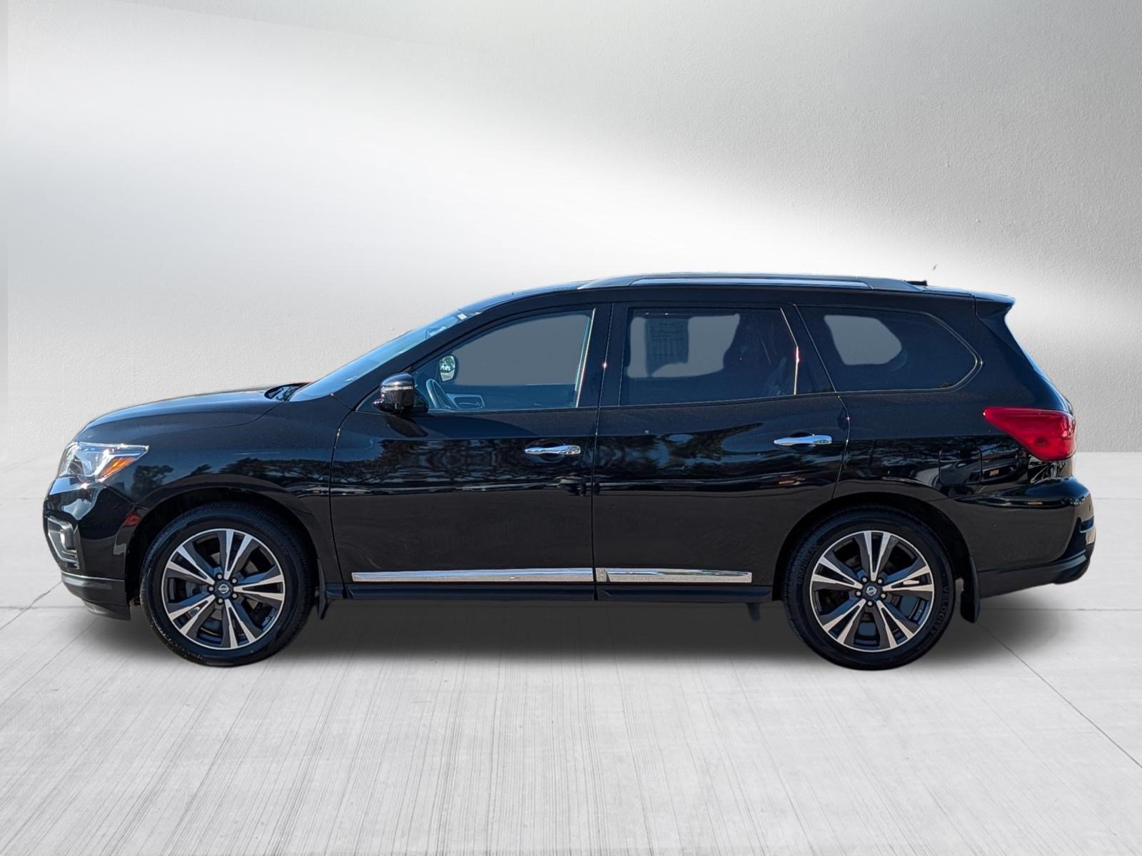 Used 2017 Nissan Pathfinder Platinum AWD/4WD image 4