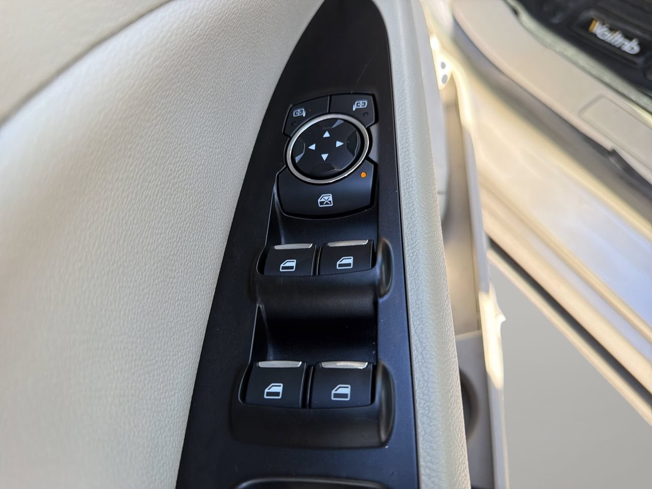 Used 2019 Ford Fusion SEL FWD image 17