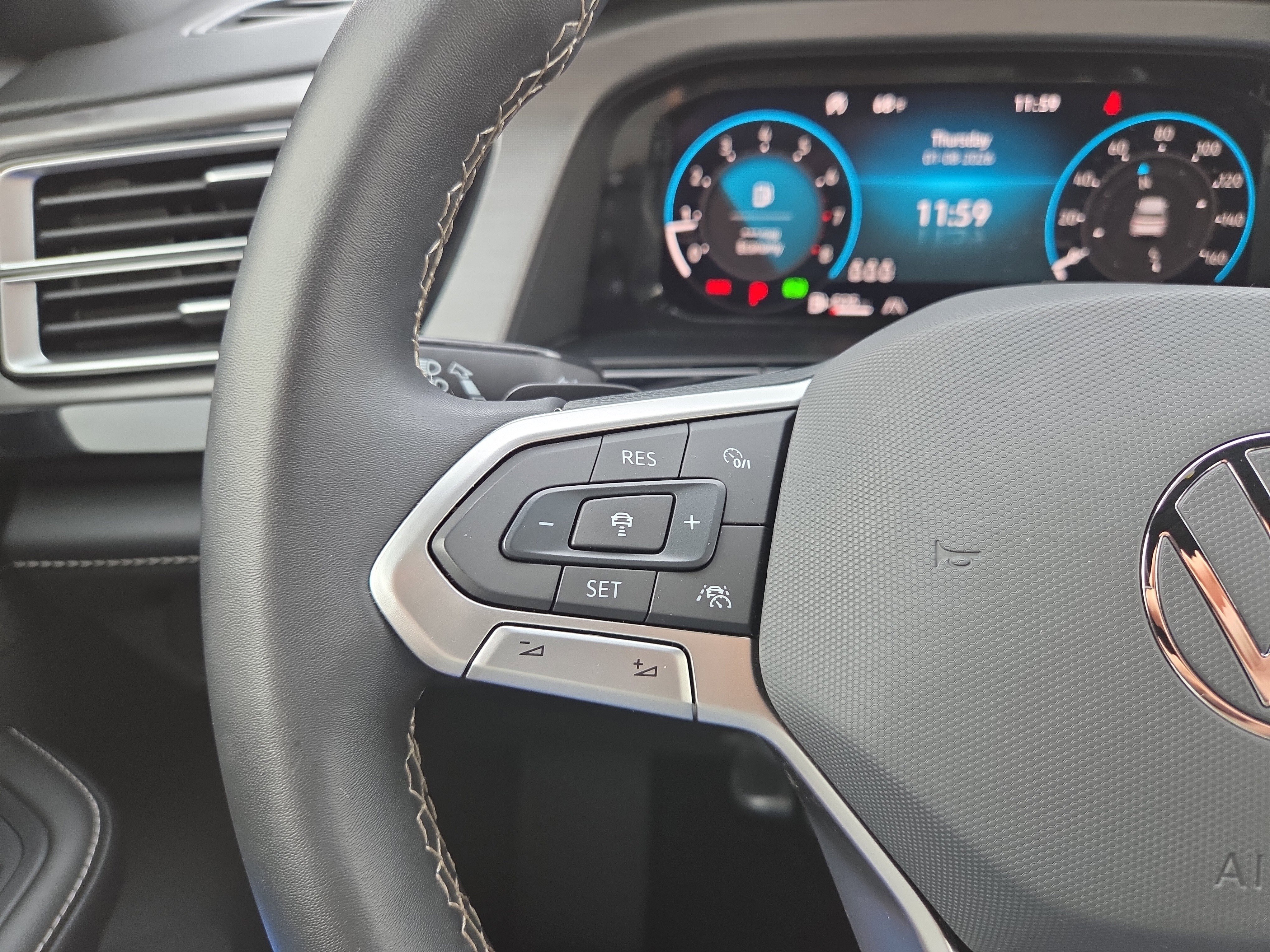 Used 2024 Volkswagen Atlas Cross Sport SE image 11