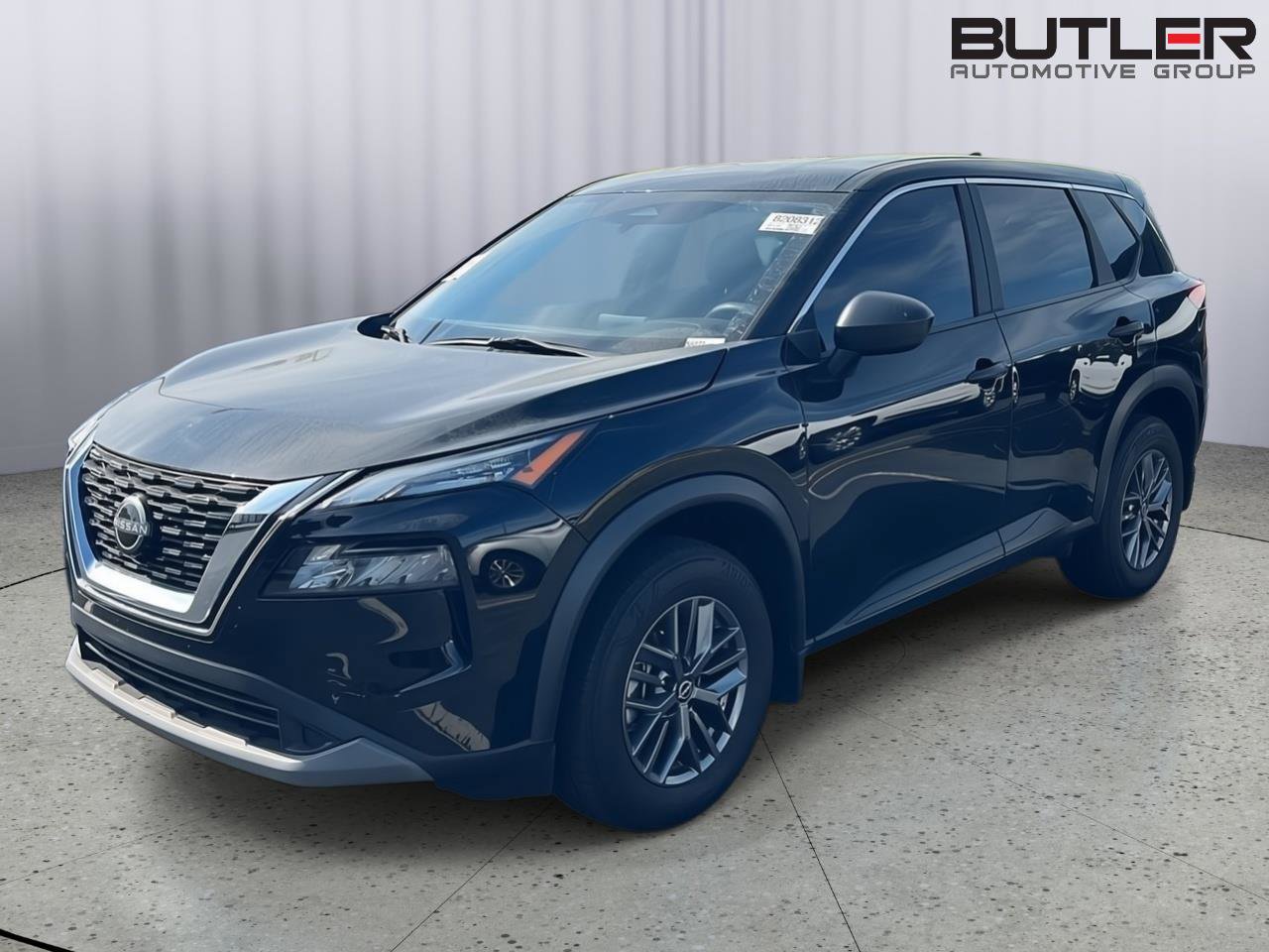 Used 2023 Nissan Rogue S image 2