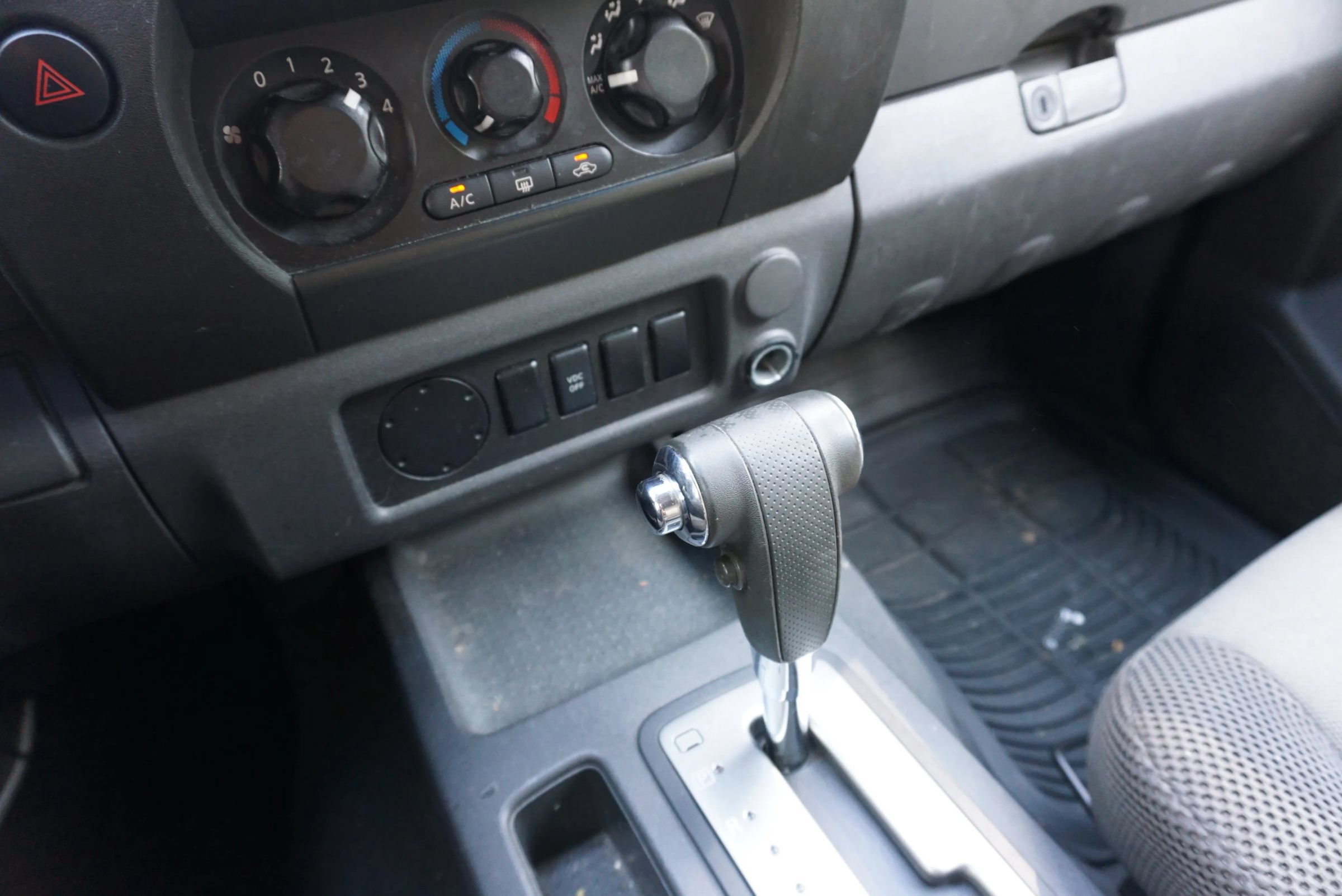Used 2008 Nissan Xterra S w/ Supplemental Air Bag Pkg RWD image 25