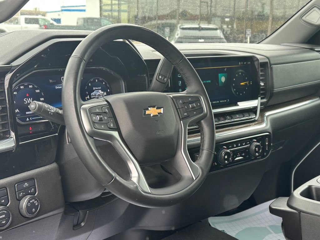 Used 2025 Chevrolet Silverado 1500 LT image 12