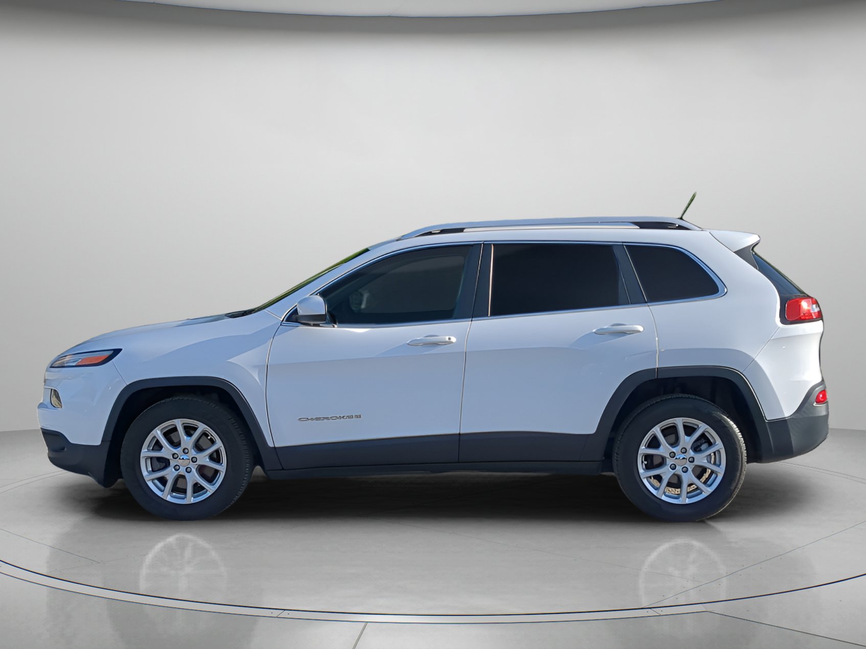 Used 2018 Jeep Cherokee Latitude w/ Safety Group FWD image 43
