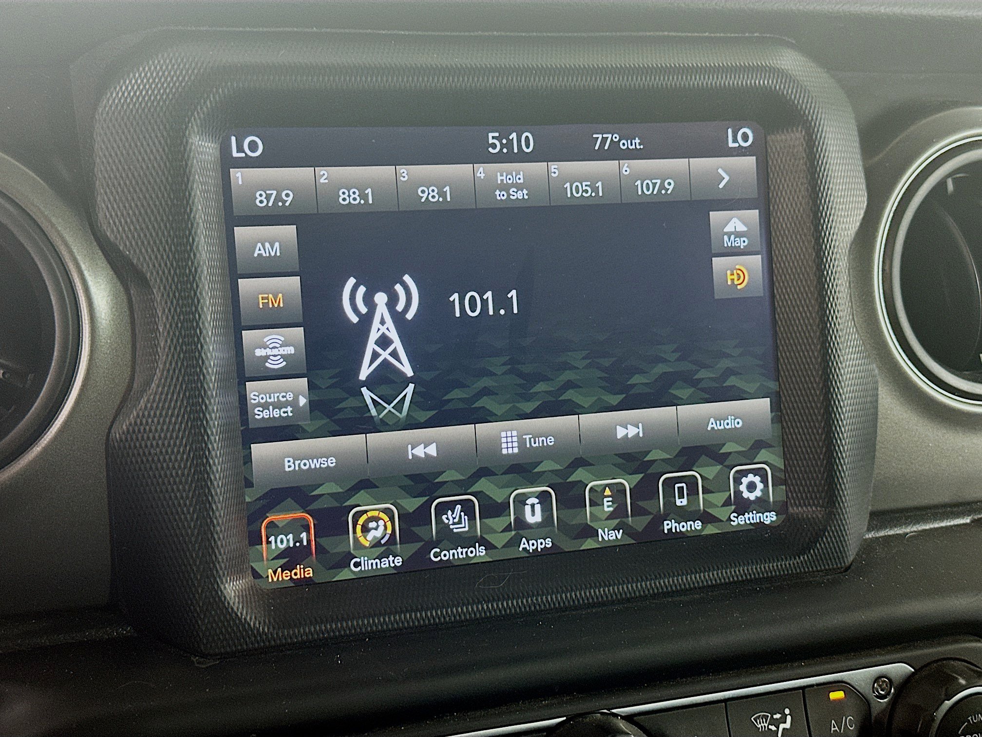 Used 2023 Jeep Wrangler Unlimited w/ Sun & Screen Package AWD/4WD image 21