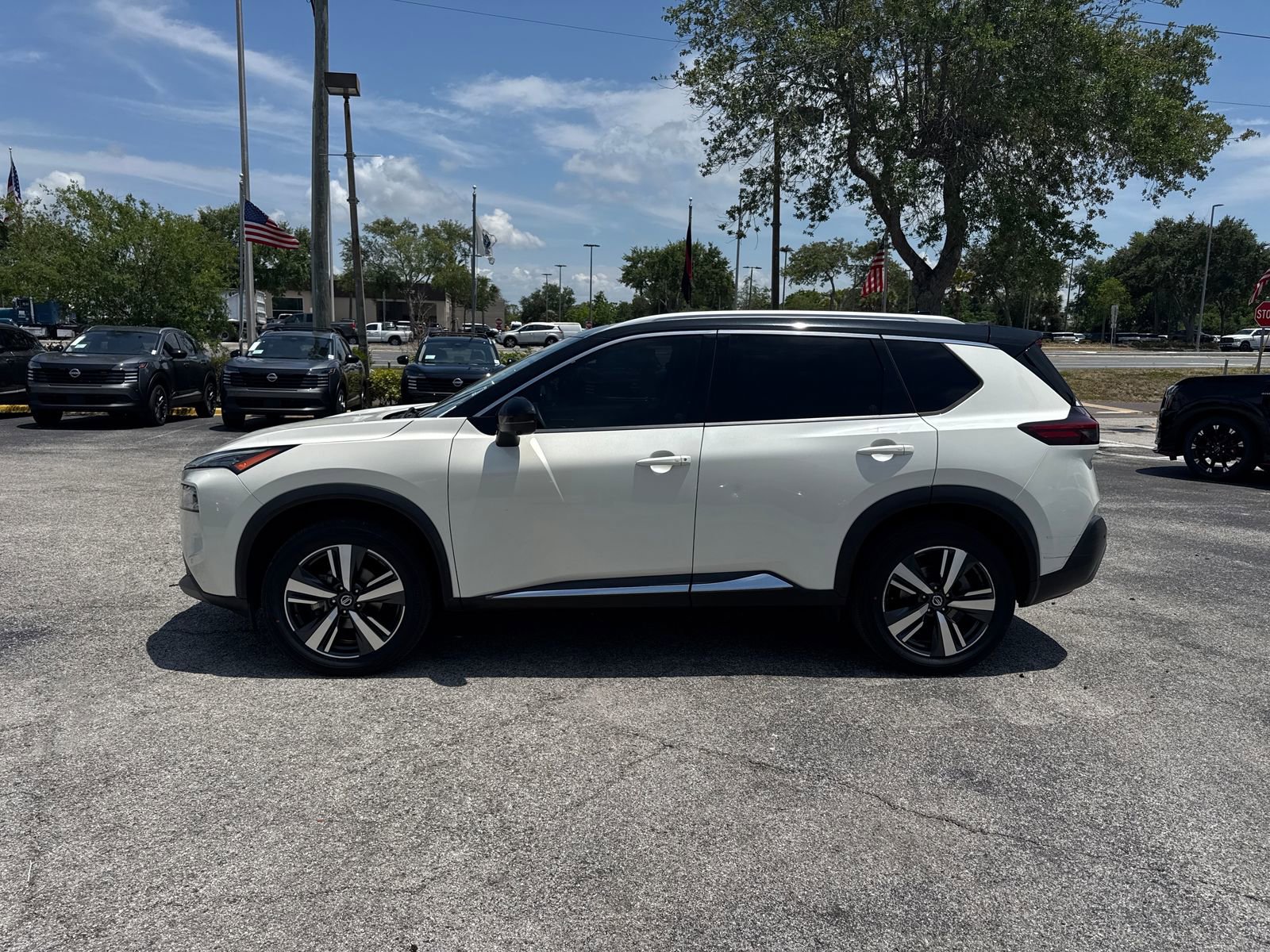 Certified 2021 Nissan Rogue SL w/ Premium Package AWD/4WD image 9