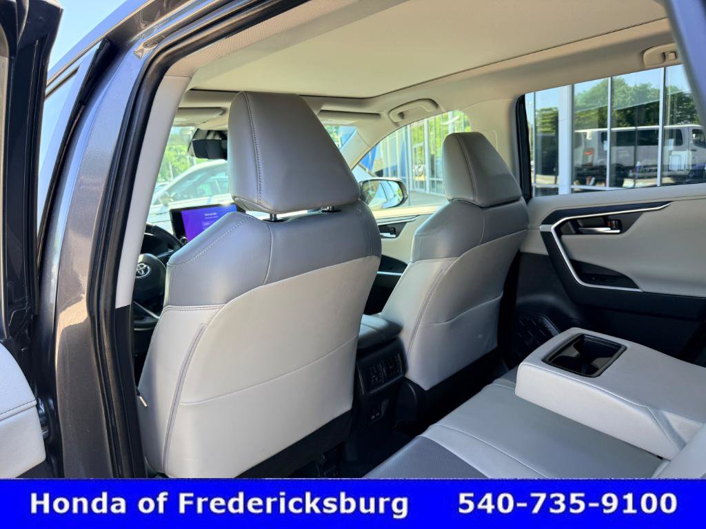 Used 2023 Toyota RAV4 Limited AWD/4WD image 30