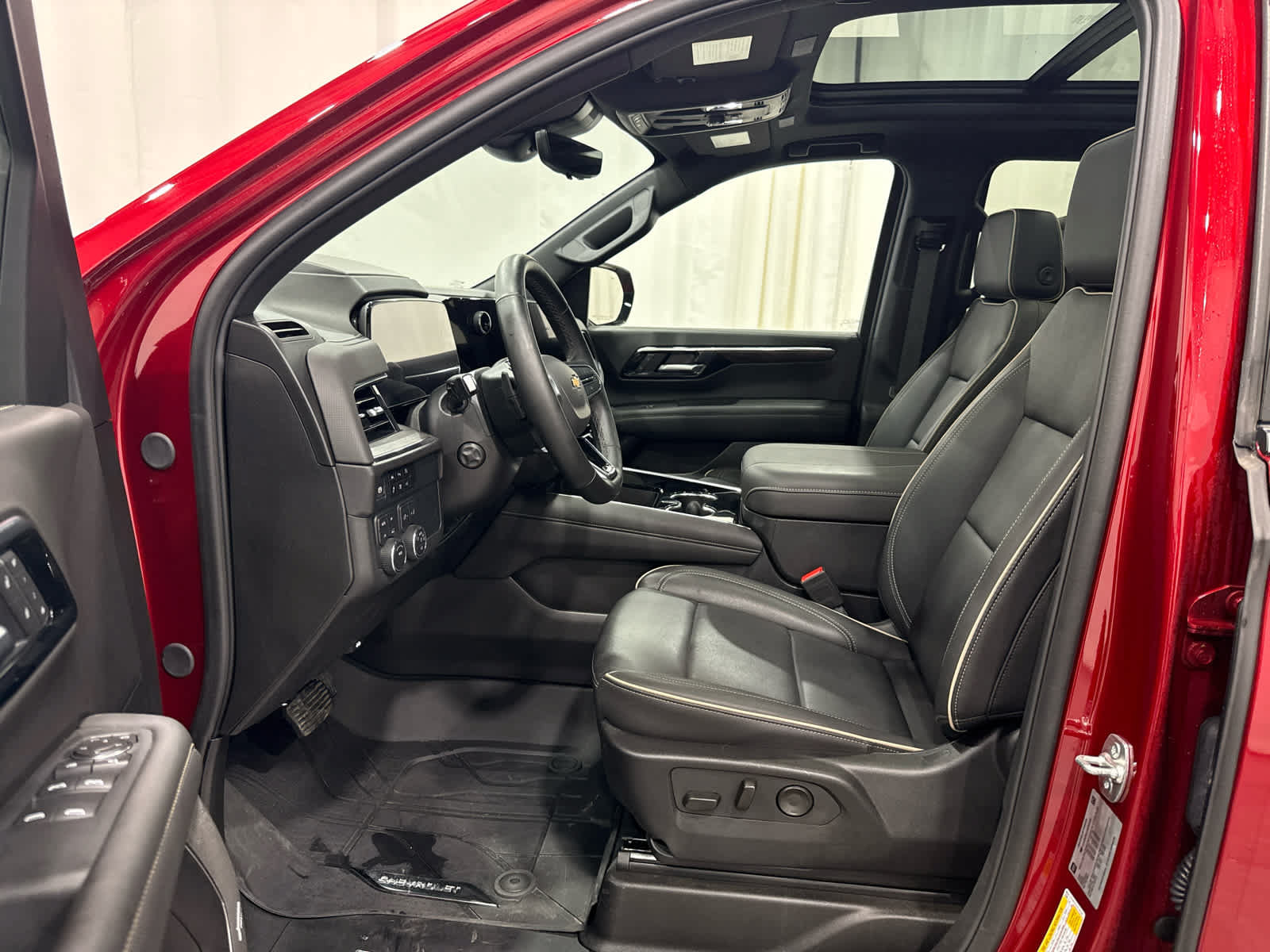 Certified 2025 Chevrolet Suburban Premier AWD/4WD image 11