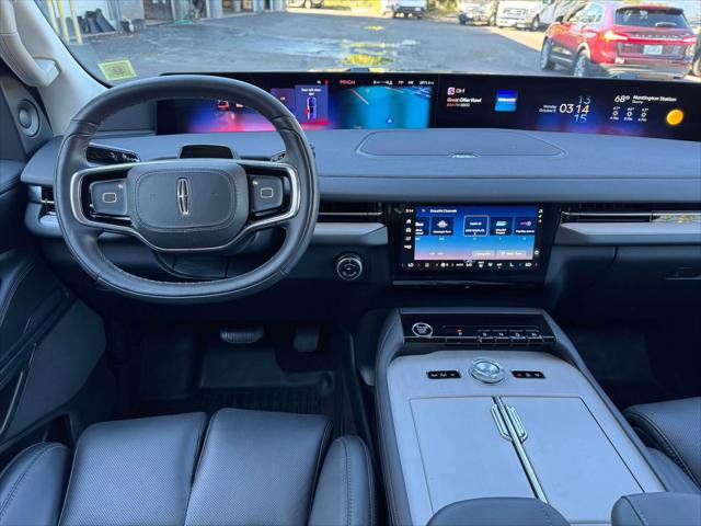Used 2026 Lincoln Navigator L Premier AWD/4WD image 19