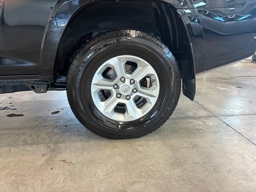 Used 2021 Toyota 4Runner SR5 AWD/4WD image 26