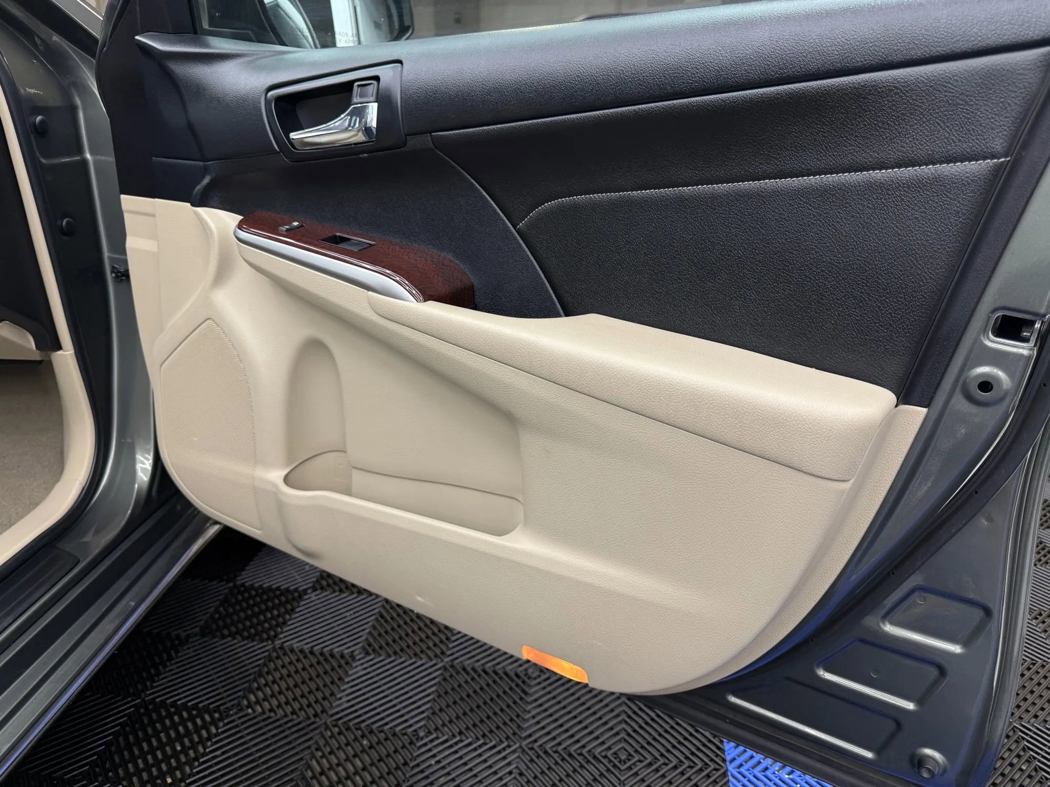 Used 2013 Toyota Camry XLE image 5