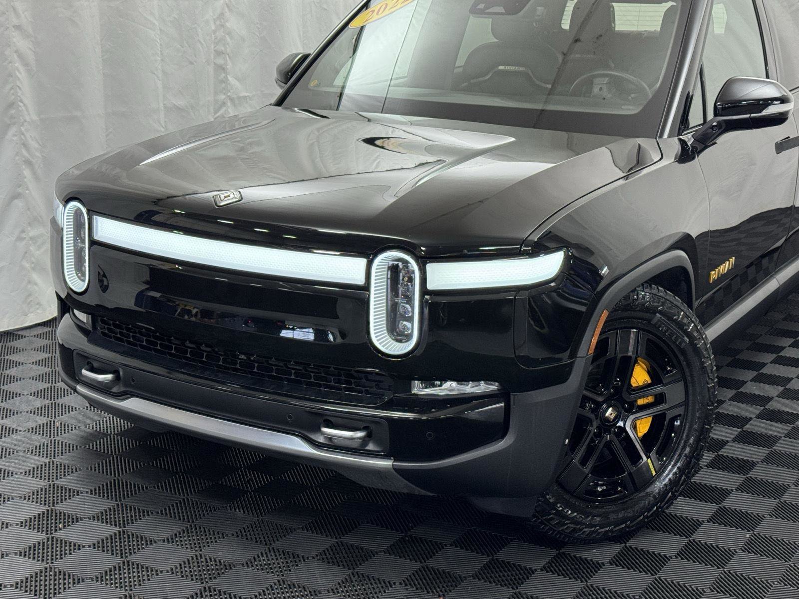 Used 2022 Rivian R1T Adventure image 3
