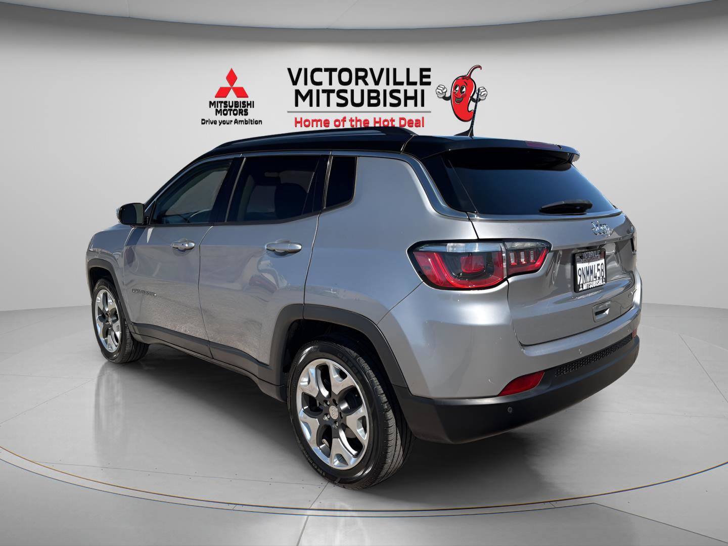 Used 2018 Jeep Compass Limited w/ Safe & Security Group FWD image 8