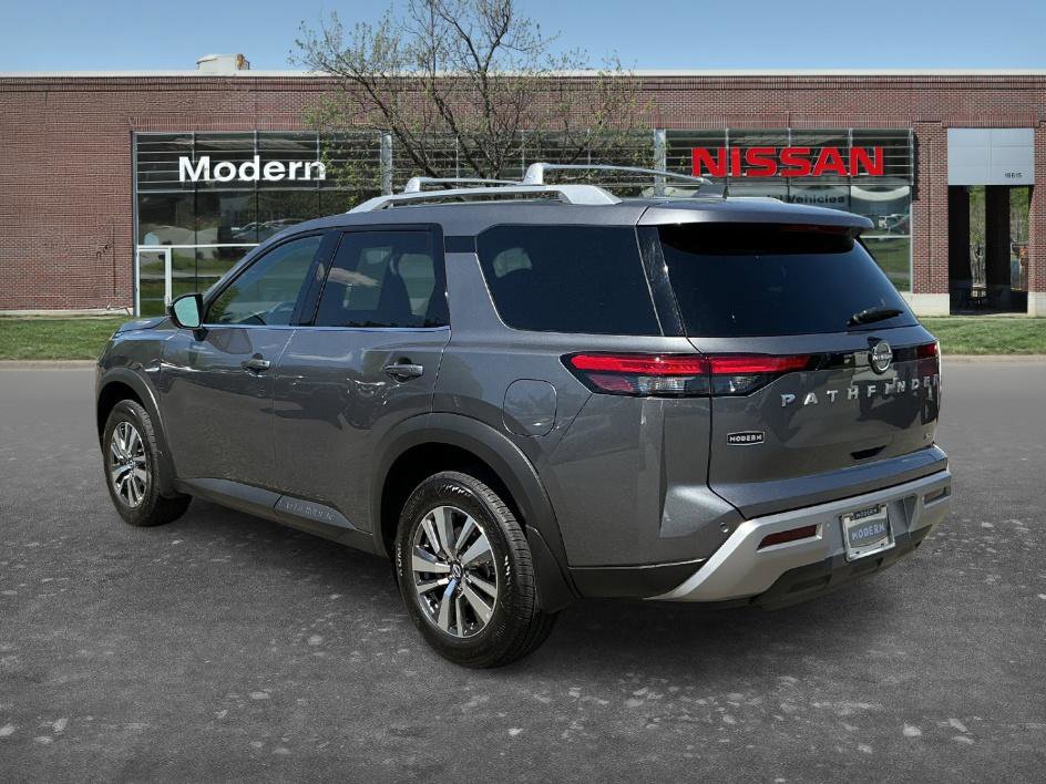 Certified 2025 Nissan Pathfinder SL image 2