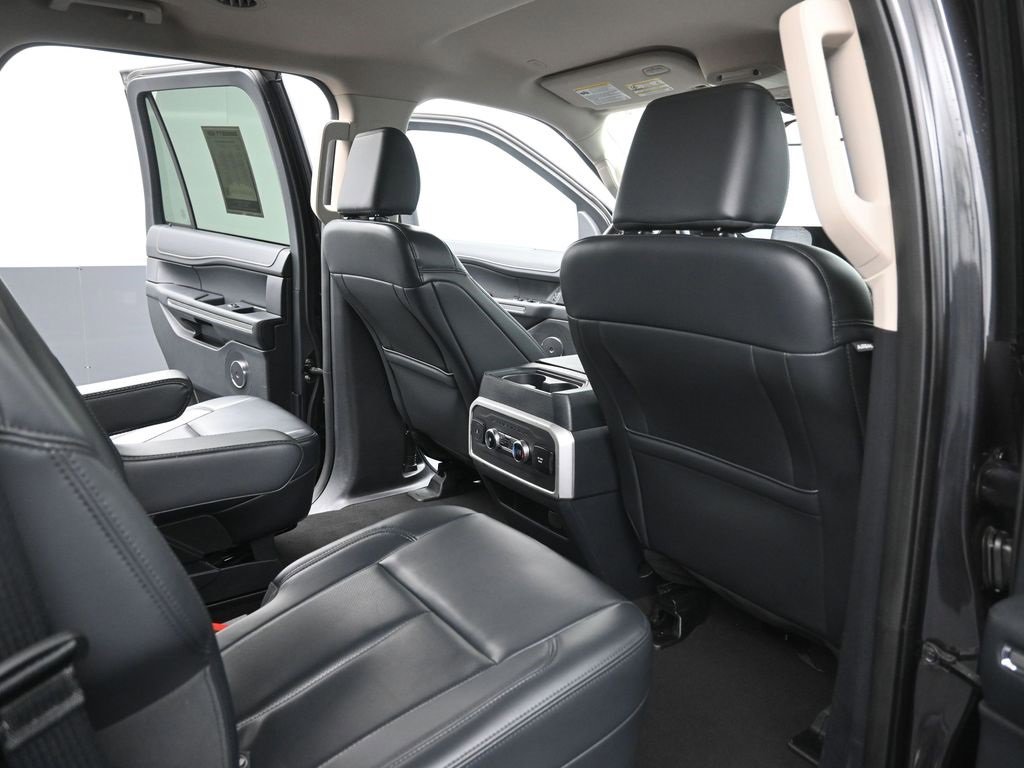 Certified 2024 Ford Expedition XLT image 12