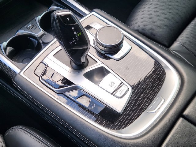 Used 2022 BMW 750i xDrive w/ M Sport Package AWD/4WD image 18