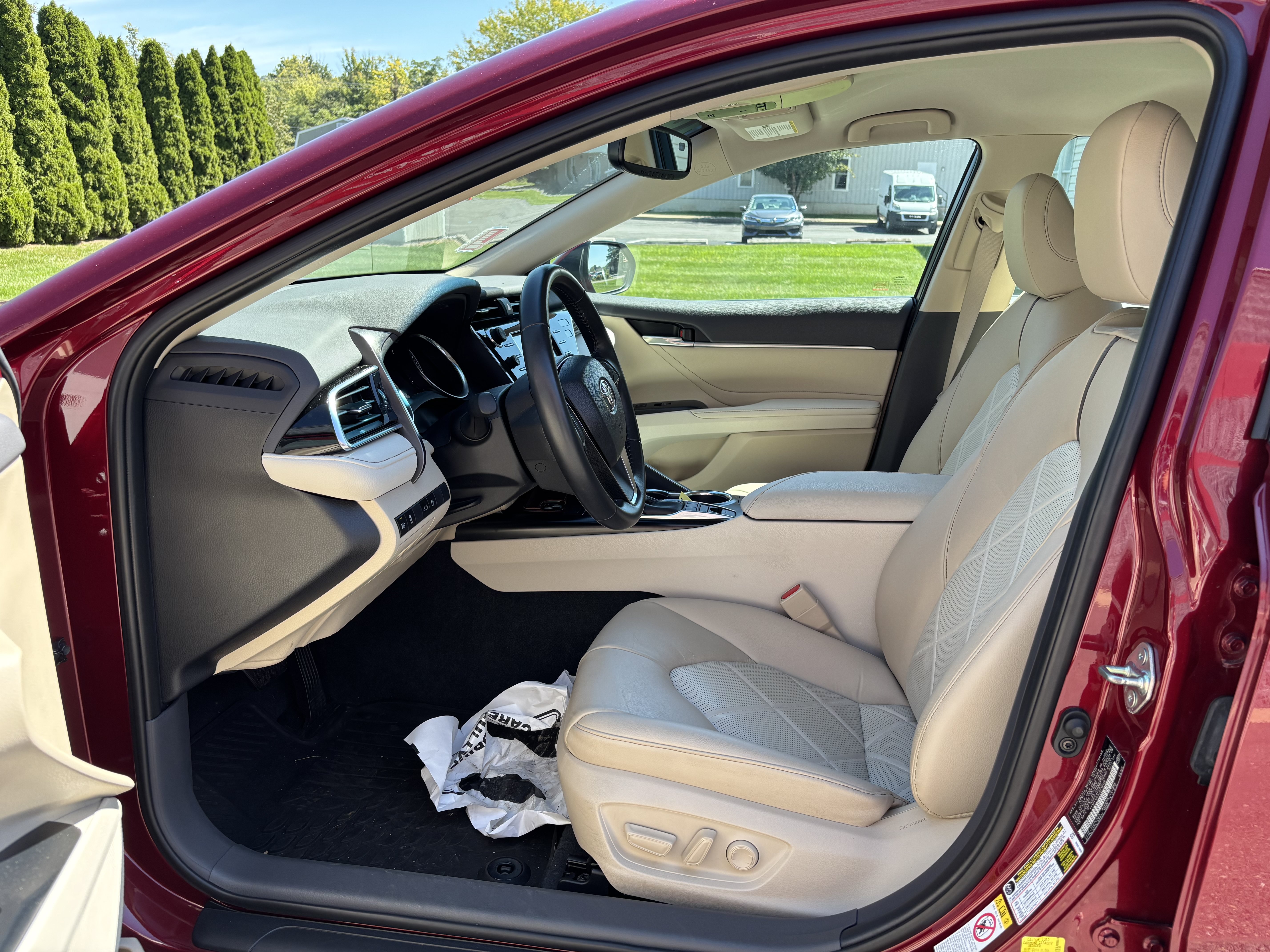 Used 2018 Toyota Camry XLE FWD image 13