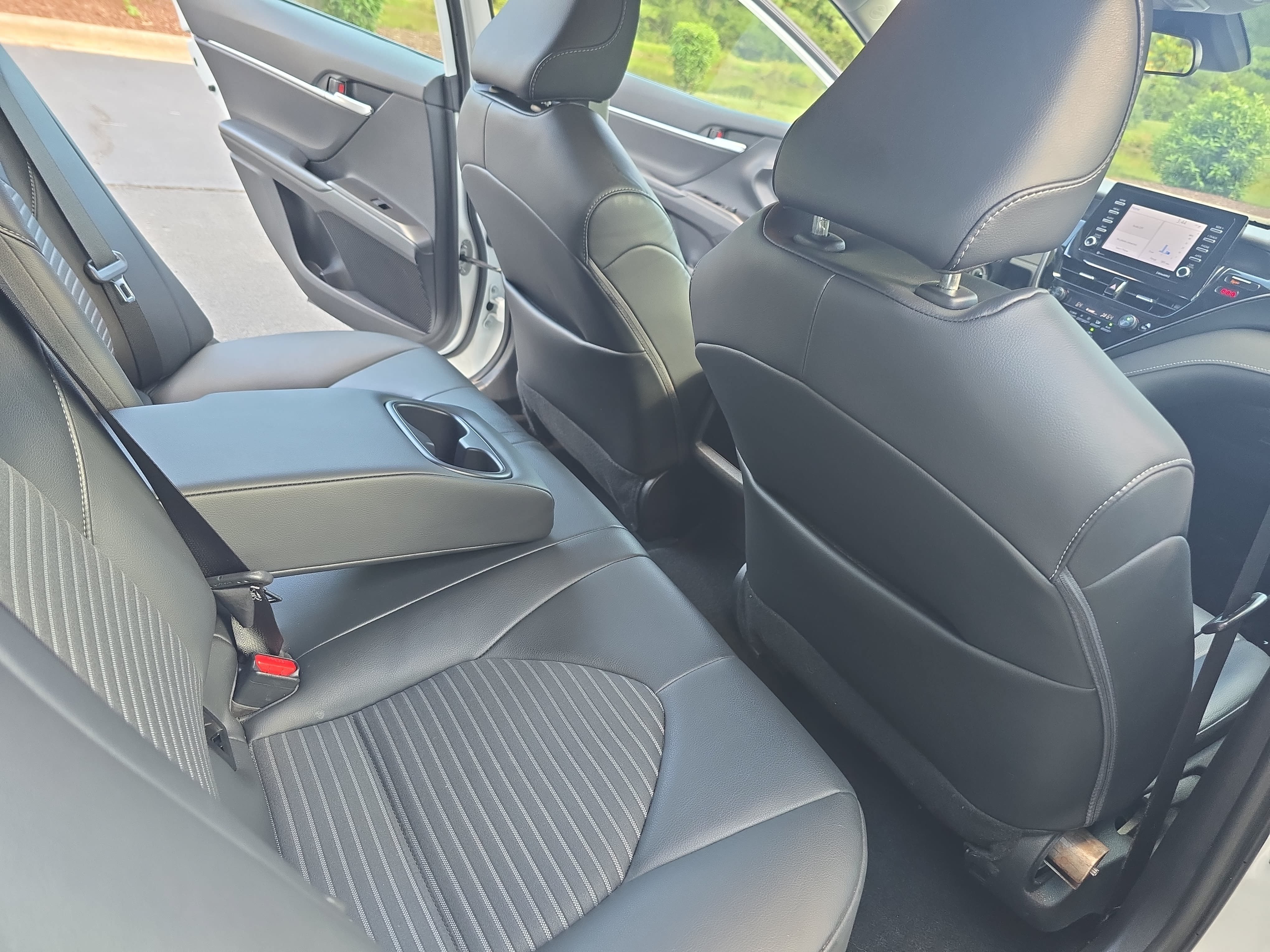 Used 2024 Toyota Camry SE FWD image 11