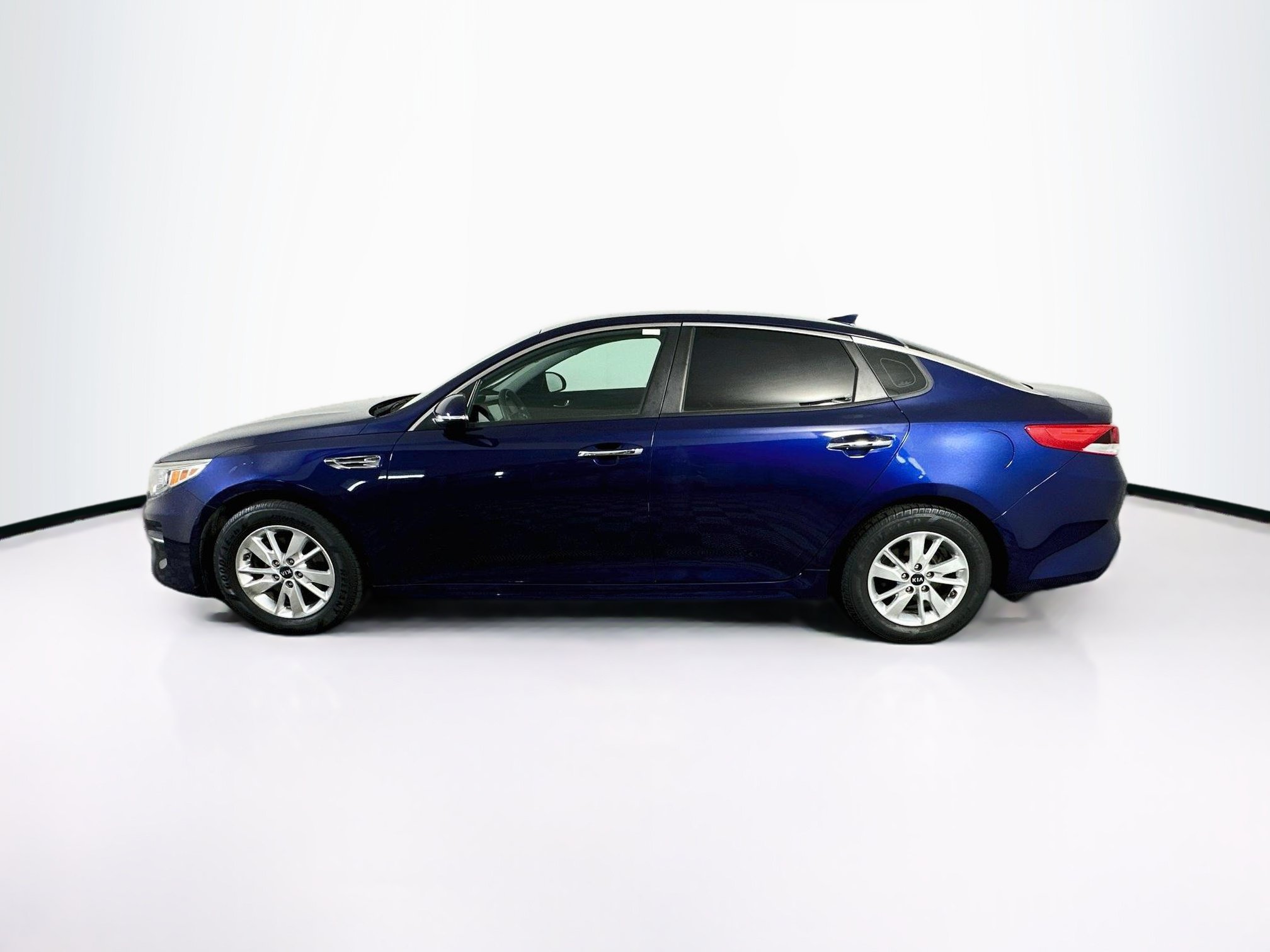 Used 2018 Kia Optima LX FWD image 4