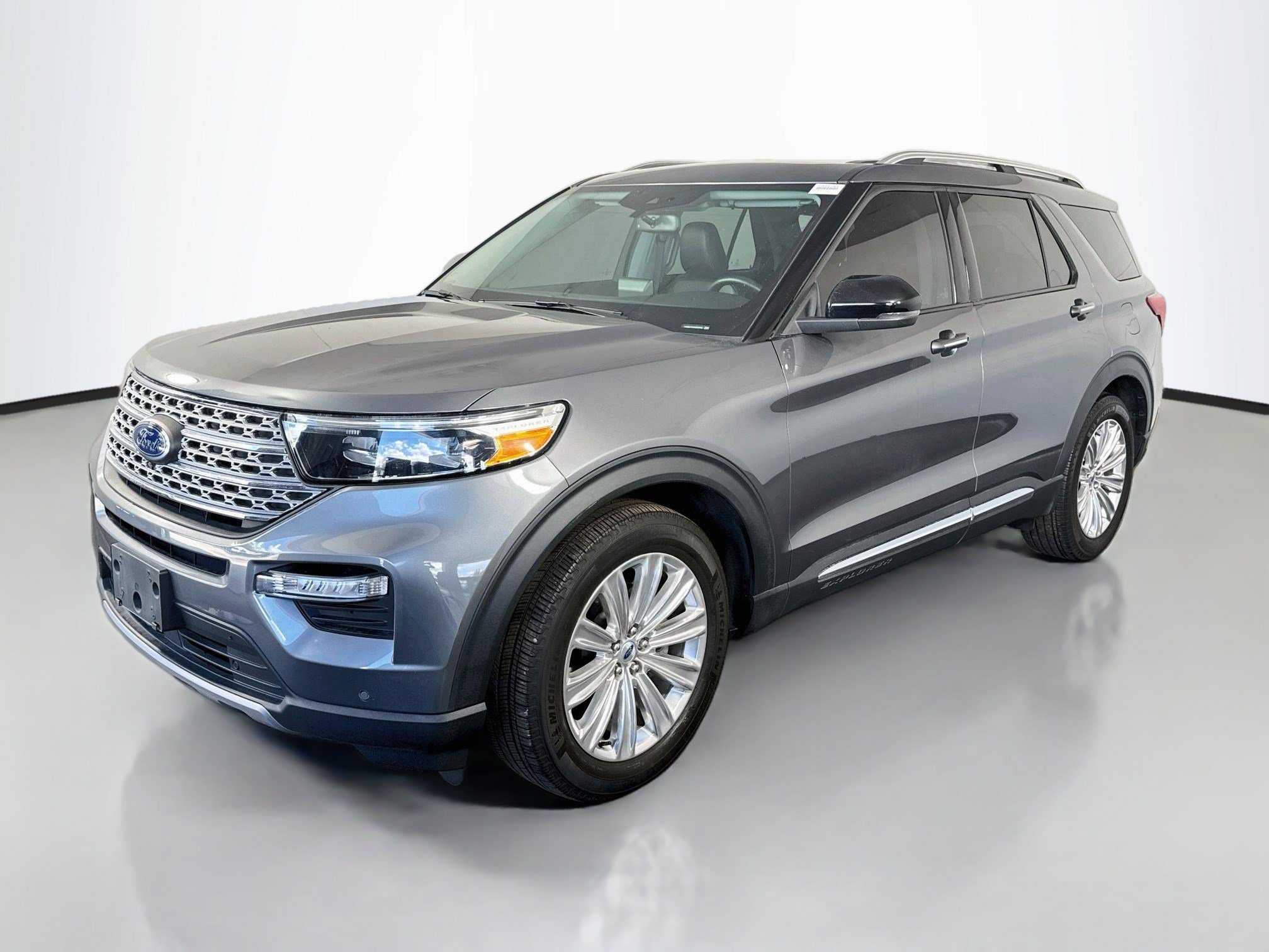 Used 2024 Ford Explorer Limited w/ Limited Technology Package RWD image 4