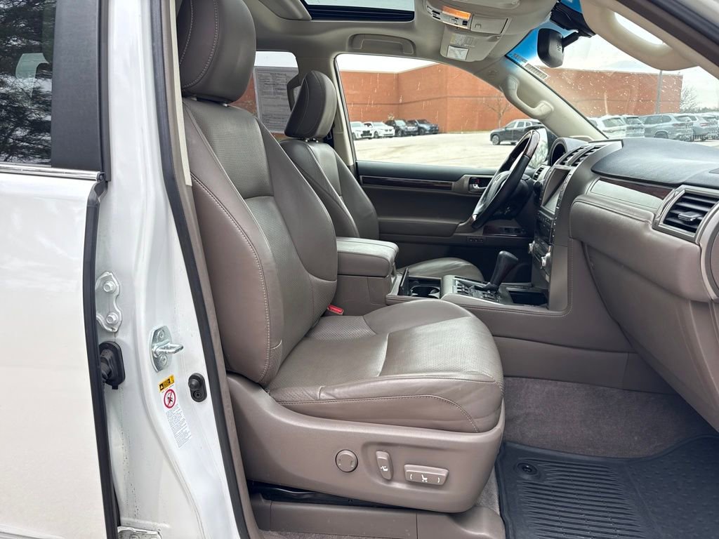 Used 2018 Lexus GX 460 Luxury w/ Preferred Accessory Package image 26