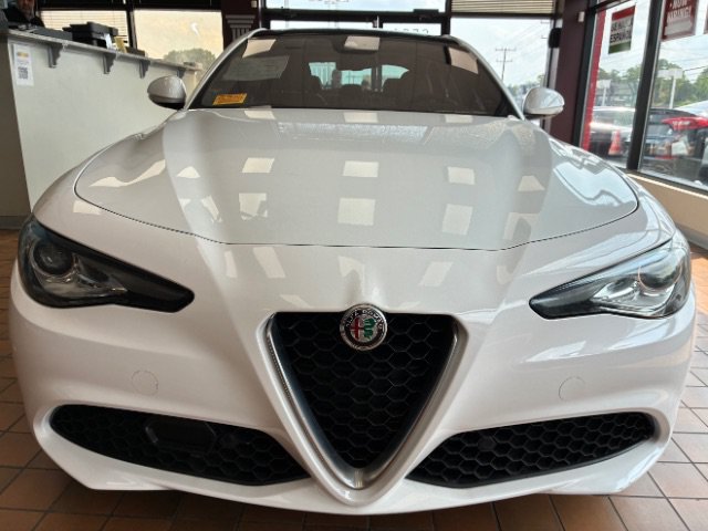 Used 2019 Alfa Romeo Giulia Ti w/ Quick Order Package 22Z Lusso RWD image 5