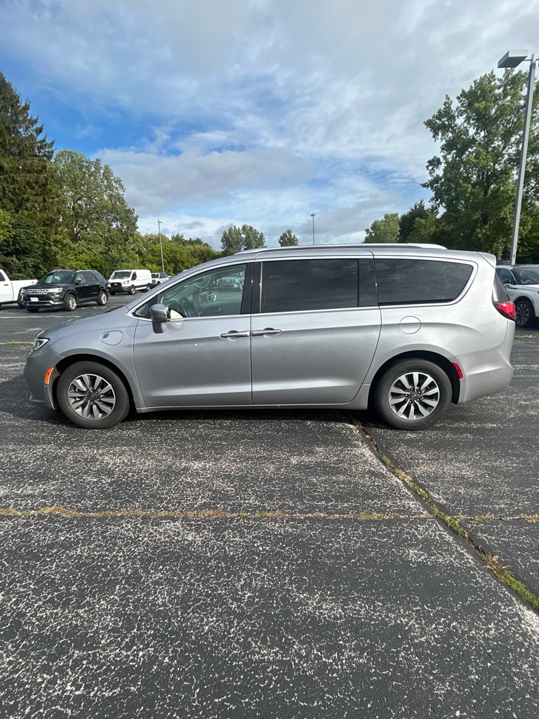 Used 2021 Chrysler Pacifica Touring-L FWD image 24