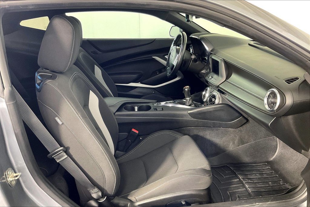 Used 2021 Chevrolet Camaro LT RWD image 9