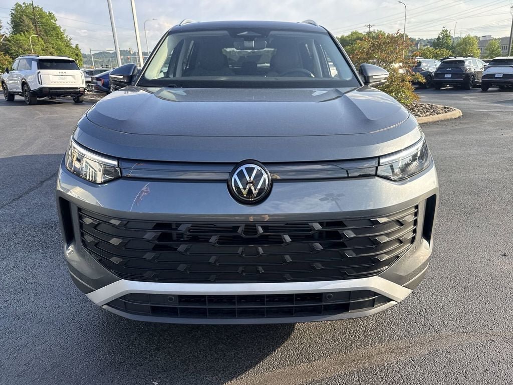 New 2026 Volkswagen Tiguan SE FWD image 2