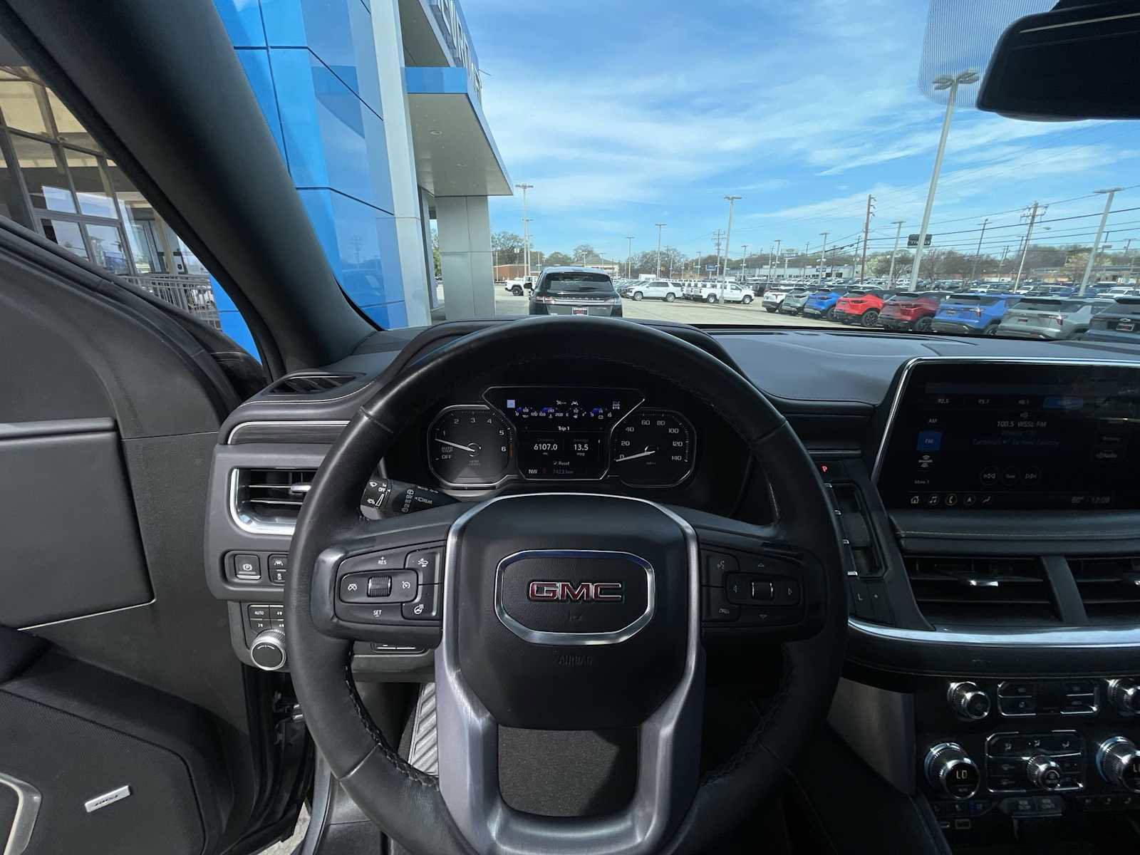 Used 2021 GMC Yukon SLT w/ SLT Luxury Plus Package image 10