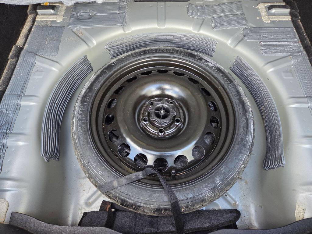 Used 2015 Chevrolet Cruze LTZ w/ Sun, Sound and Sport Package image 11