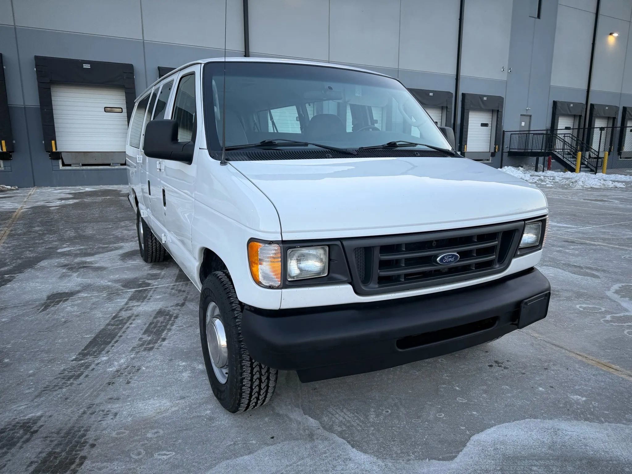 Used 2003 Ford E-350 and Econoline 350 XLT image 14