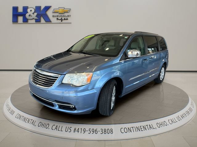 Used 2011 Chrysler Town & Country Touring-L w/ Entertainment Group #2 FWD image 3