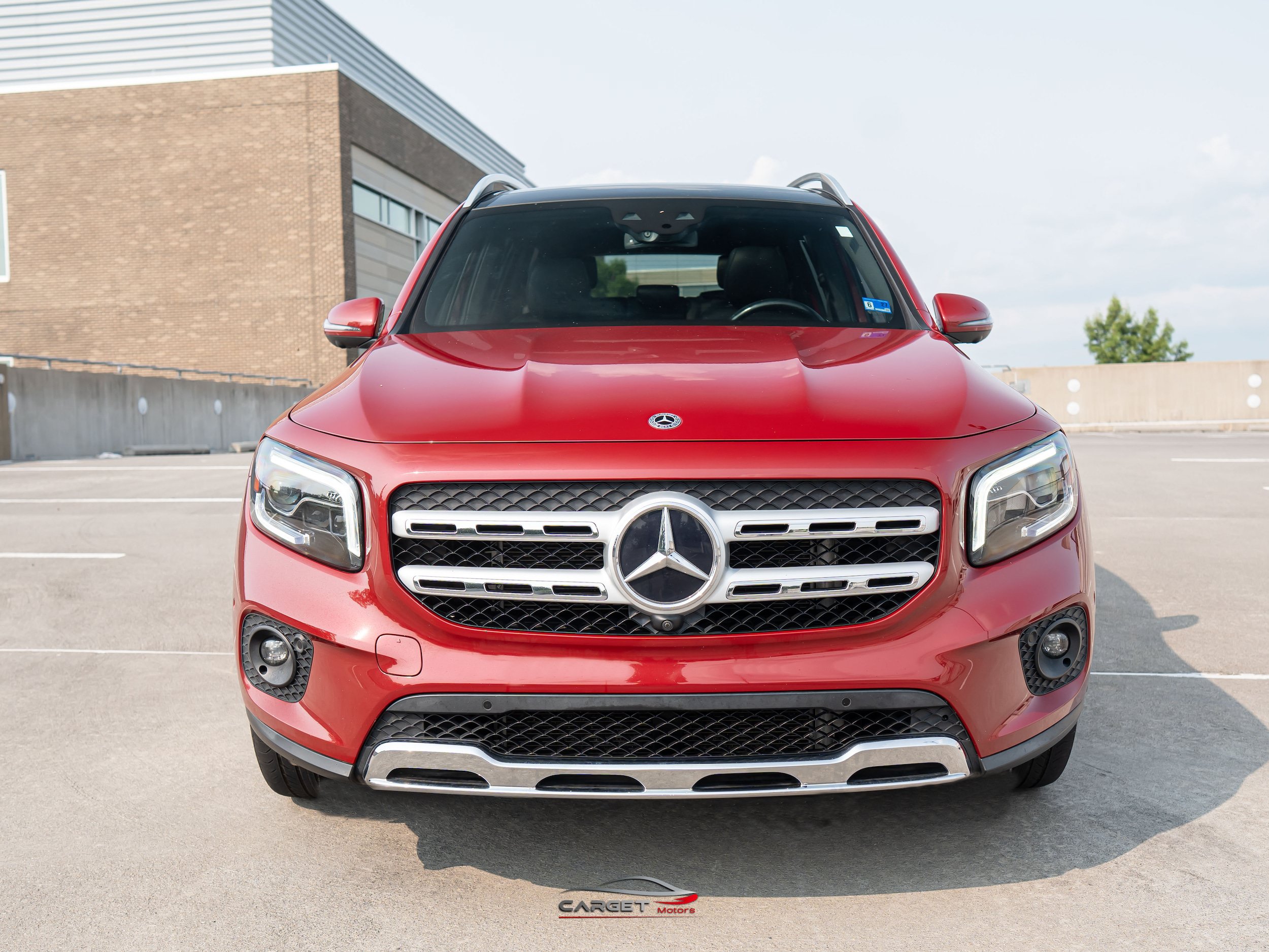 Used 2020 Mercedes-Benz GLB 250 4MATIC w/ Premium Package image 2