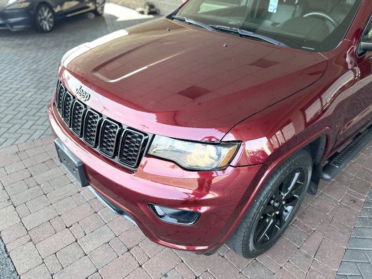 Used 2019 Jeep Grand Cherokee Altitude AWD/4WD image 29