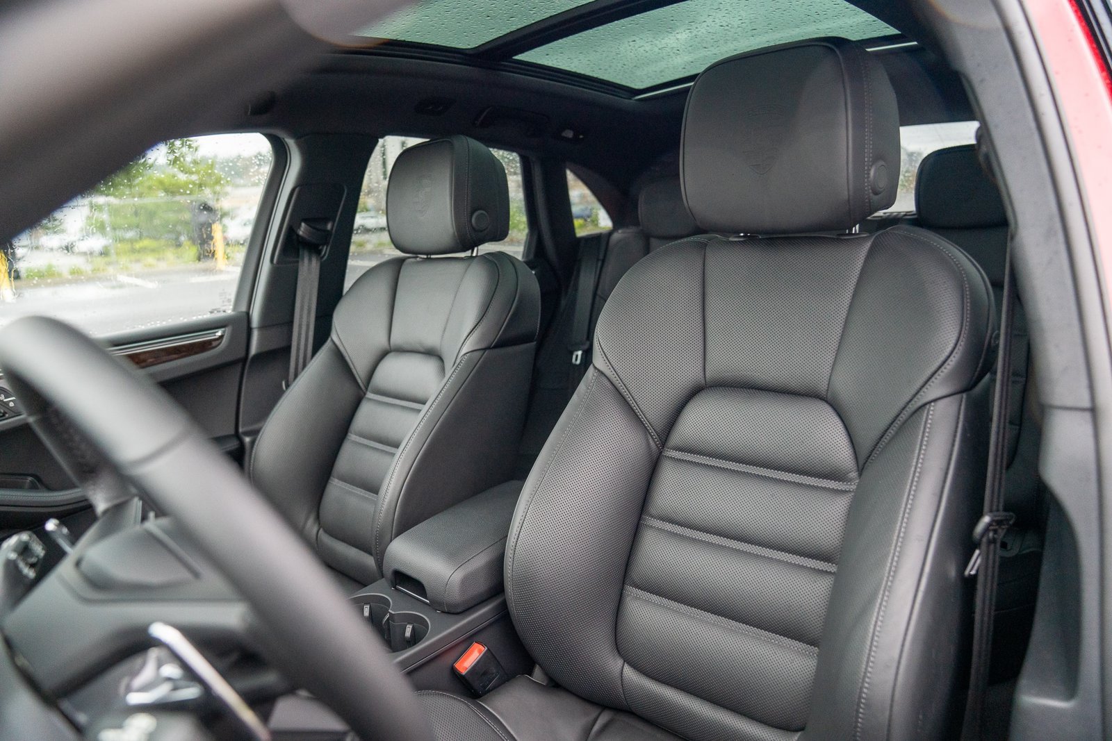 Certified 2026 Porsche Macan AWD/4WD image 5