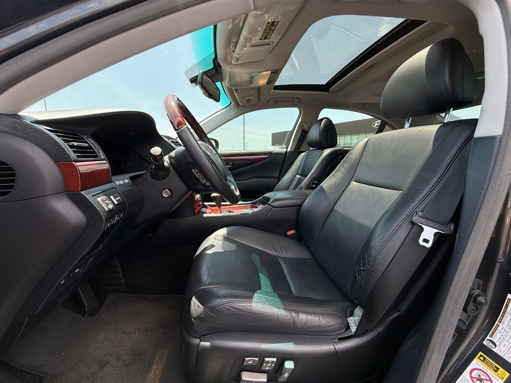 Used 2010 Lexus LS 460 w/ Comfort Pkg RWD image 21