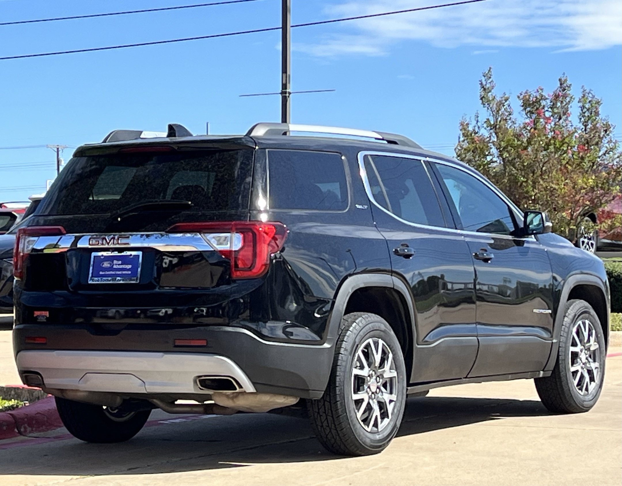 Used 2023 GMC Acadia SLT FWD image 4