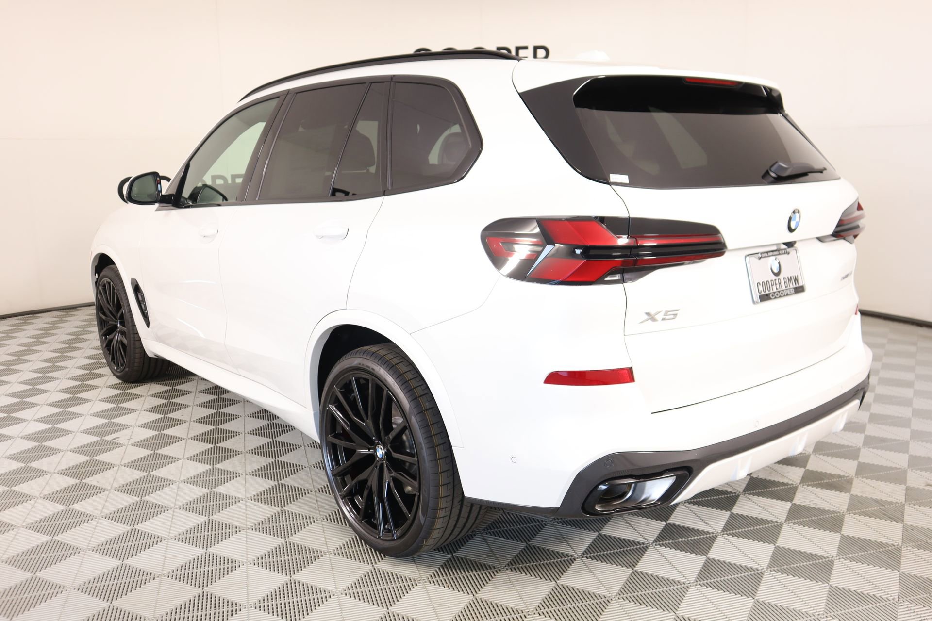 New 2026 BMW X5 xDrive40i w/ M Sport Package image 24