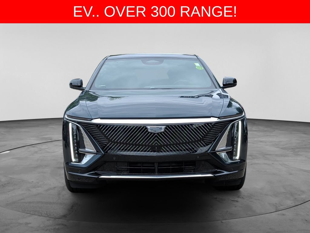 Used 2024 Cadillac Lyriq Luxury AWD/4WD image 2