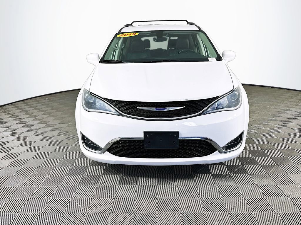 Certified 2019 Chrysler Pacifica Touring-L image 4
