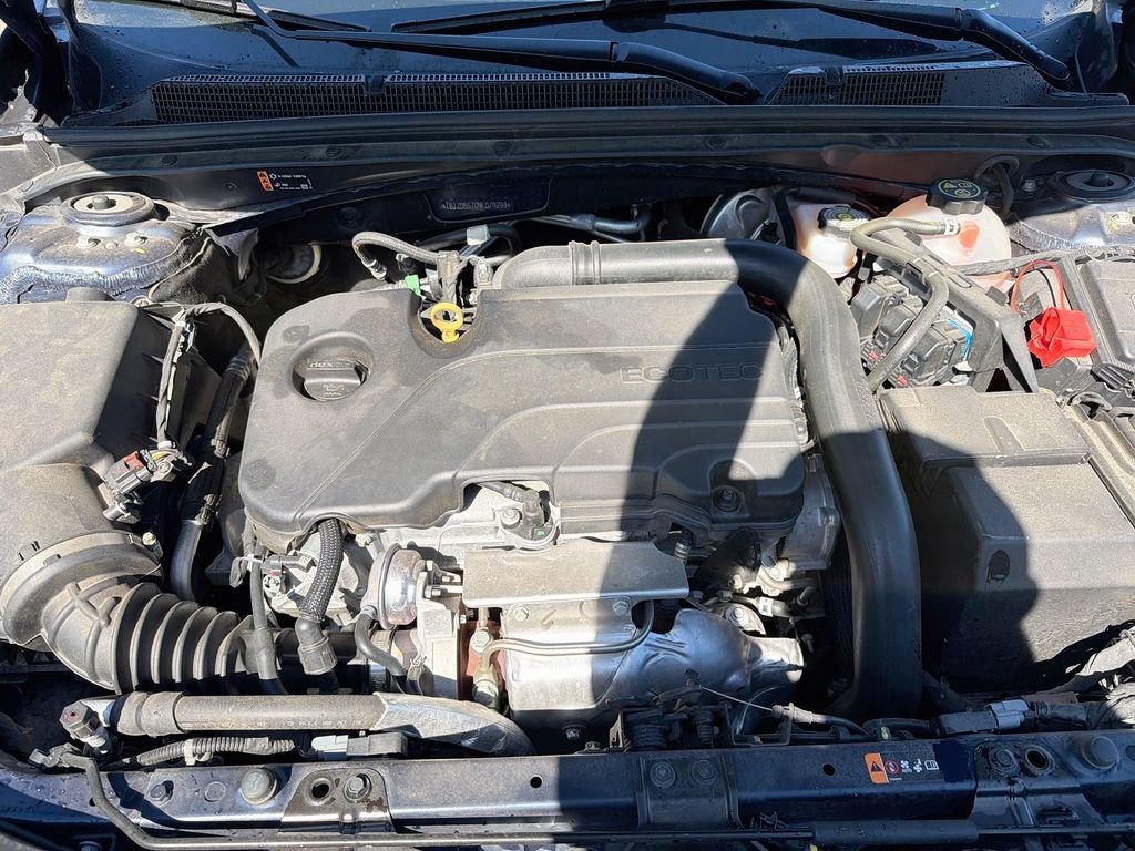 Used 2021 Chevrolet Malibu LT FWD image 32