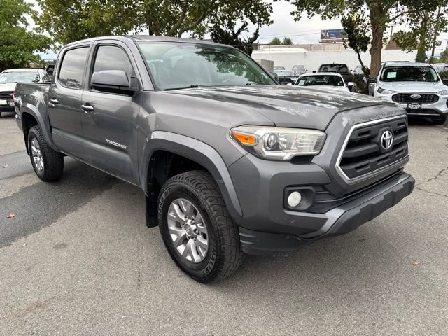 Used 2017 Toyota Tacoma TRD Off-Road AWD/4WD image 9