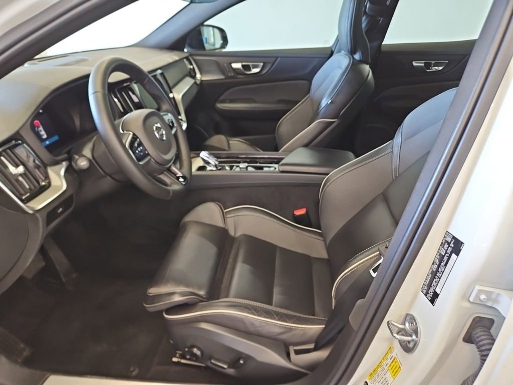 Used 2024 Volvo S60 B5 Plus w/ Climate Package AWD/4WD image 3