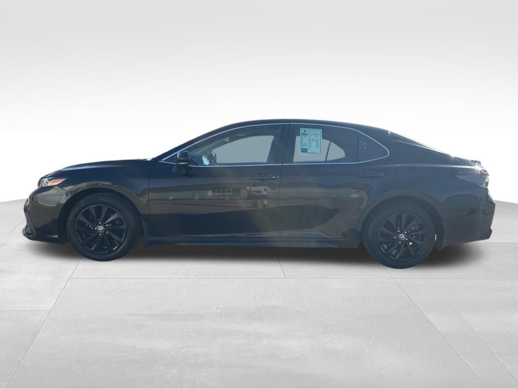 Used 2021 Toyota Camry SE FWD image 3