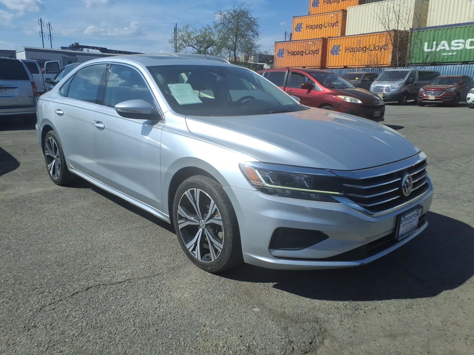 Used 2021 Volkswagen Passat 2.0T SE FWD image 1