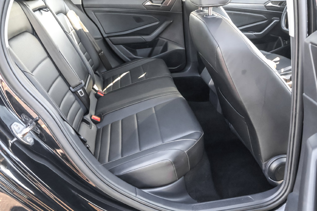 Certified 2024 Volkswagen Jetta SE FWD image 32