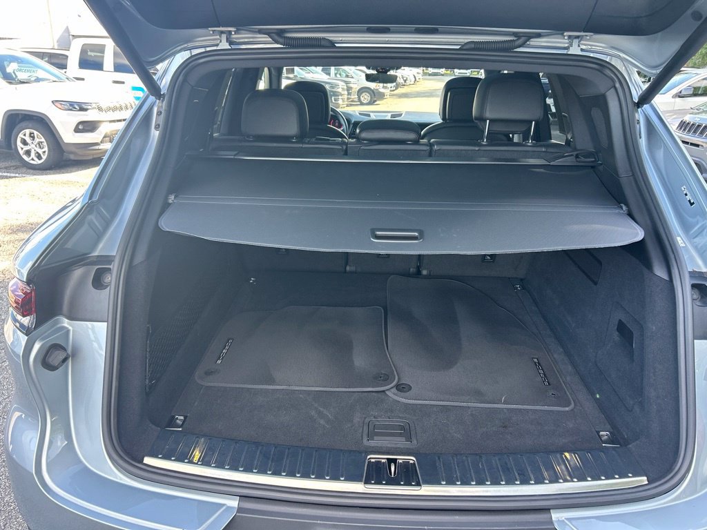Used 2025 Porsche Cayenne AWD/4WD image 30