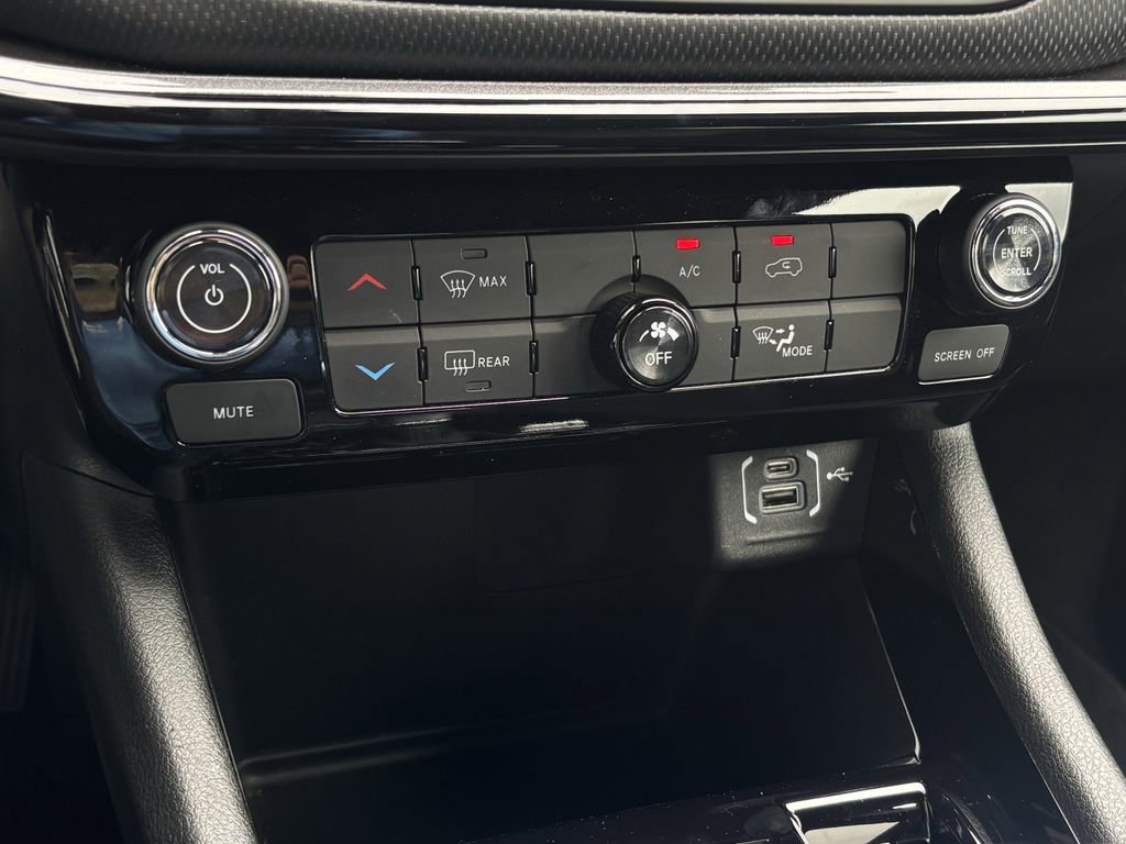 New 2026 Jeep Compass Latitude AWD/4WD image 17